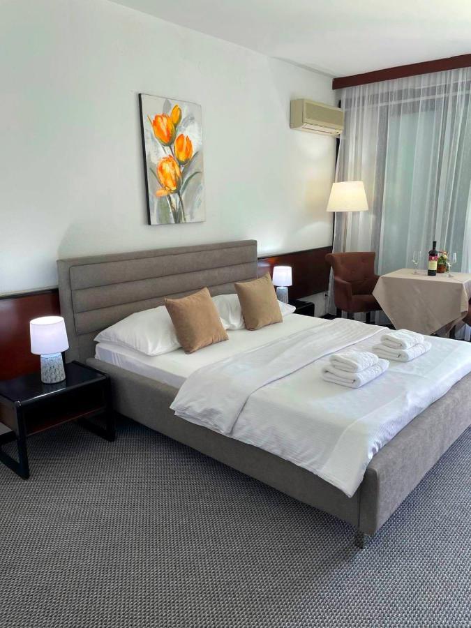 Corpus A - Hotel Albatros Ulcinj Extérieur photo